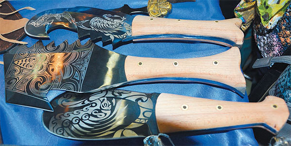 Выставка холодного оружия: ножи, клинки, мечи